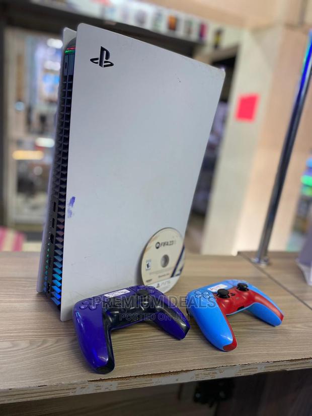 Playstation5 With Two Pads and Fifa23