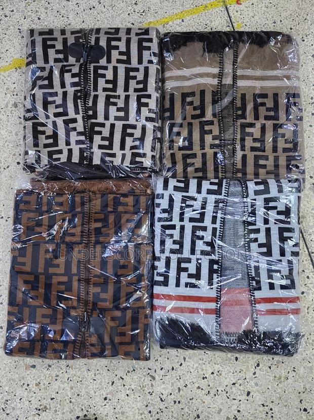 Classy Free Size Warm Printed Ponchos - thumbnail 2