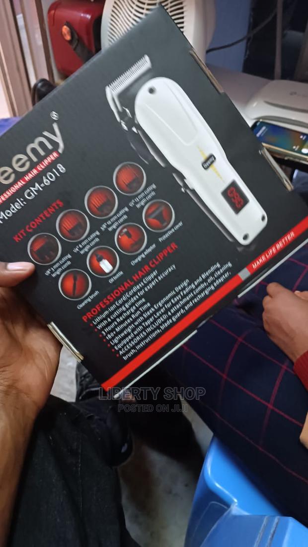 Geemy Rechargeable Cordless Shaving Machine - thumbnail 2