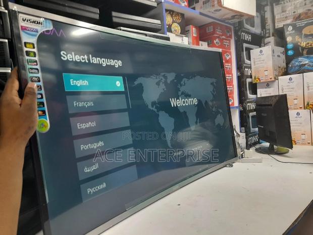 Vision Plus 43′′ Curved V+ OS Smart TV v Series