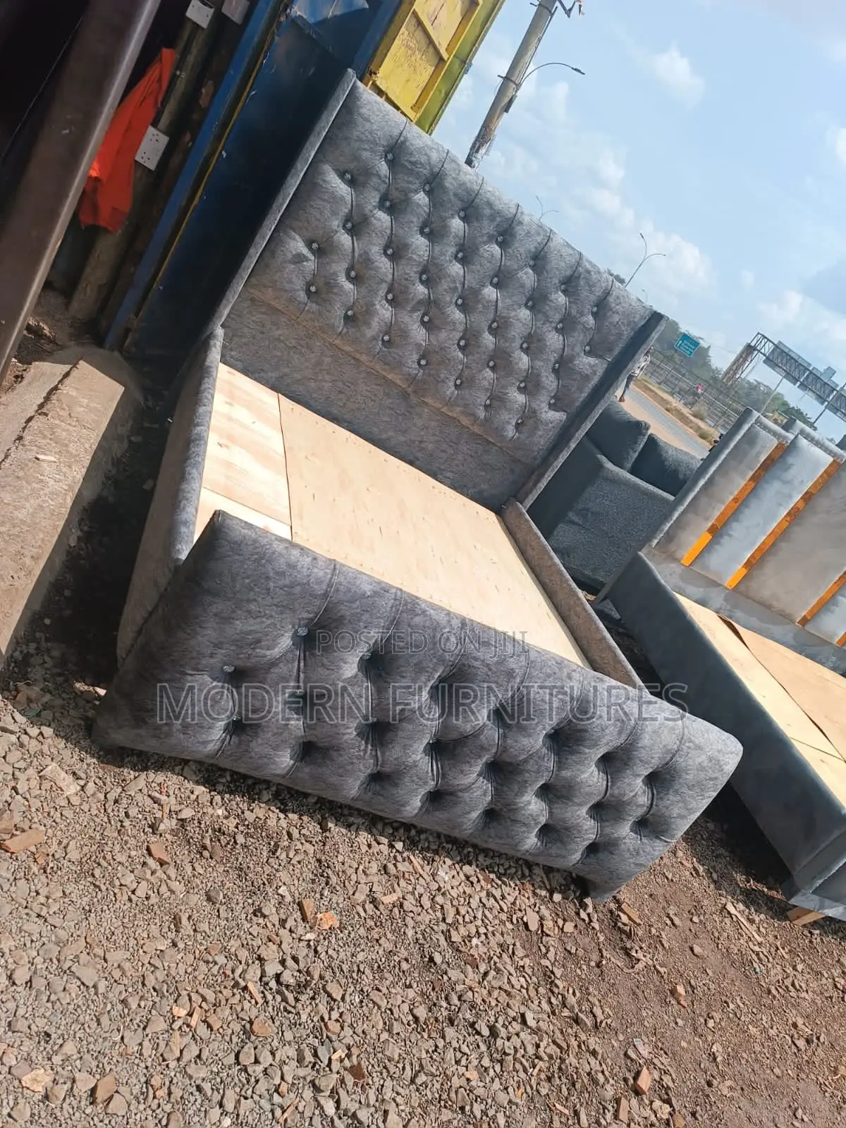 5/6 Tufted Bed