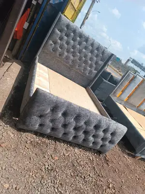 5/6 Tufted Bed