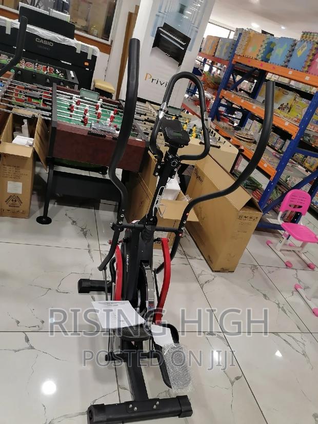 Heavy-Duty Exercise Bike. - thumbnail 2
