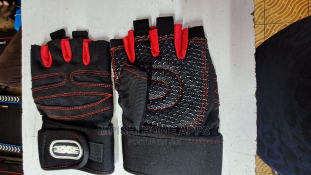 Half Finger Gym Gloves - thumbnail 4
