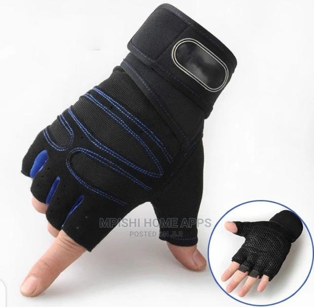 Half Finger Gym Gloves - thumbnail 3