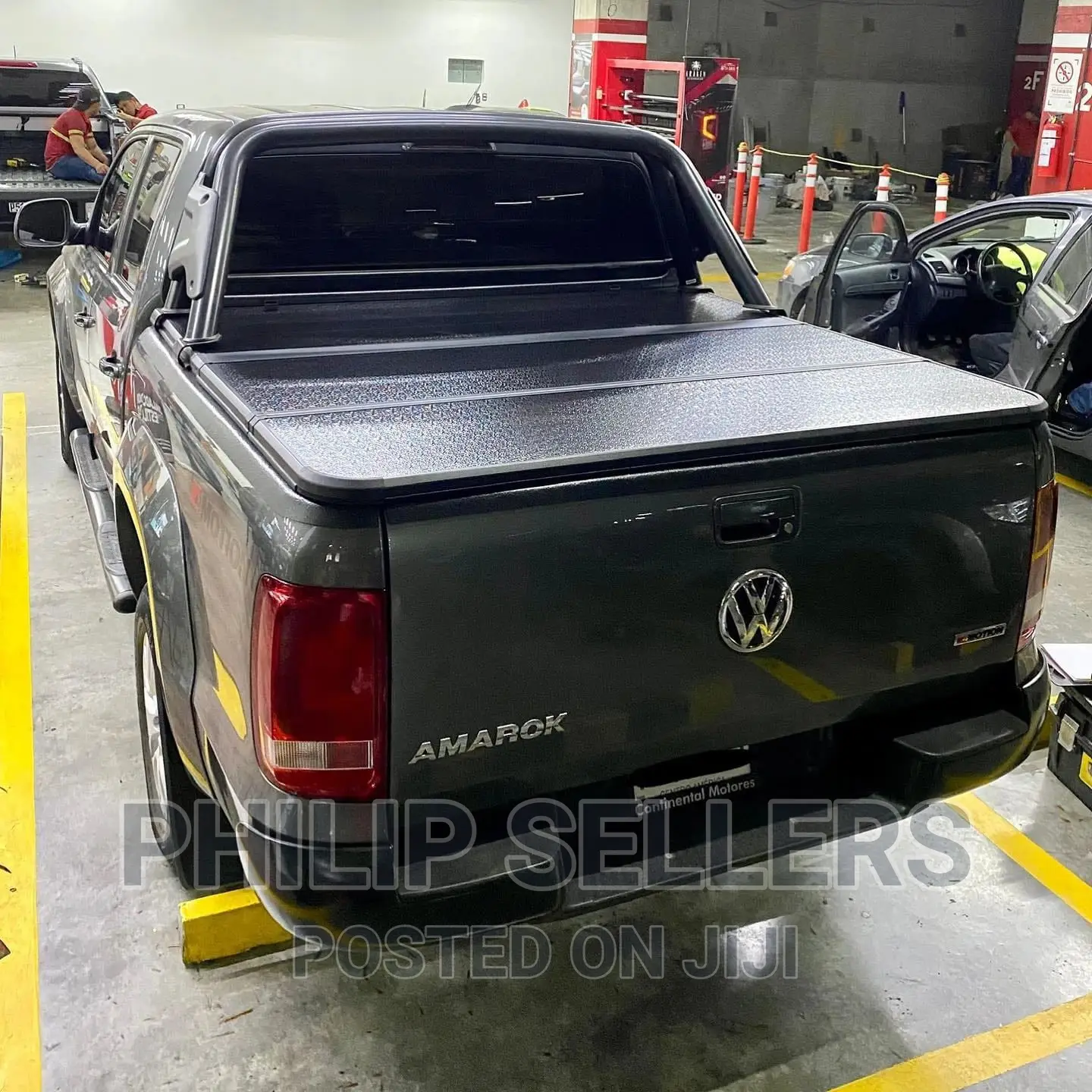 Hard Trifold Cover Installed in Volkswagen AMAROK!