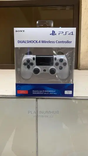PLAYSTATION 4 CONTROLLER (White)