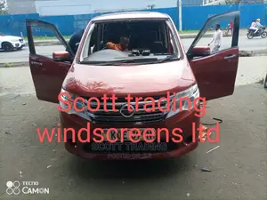 Nissan Serena C26 Windscreen