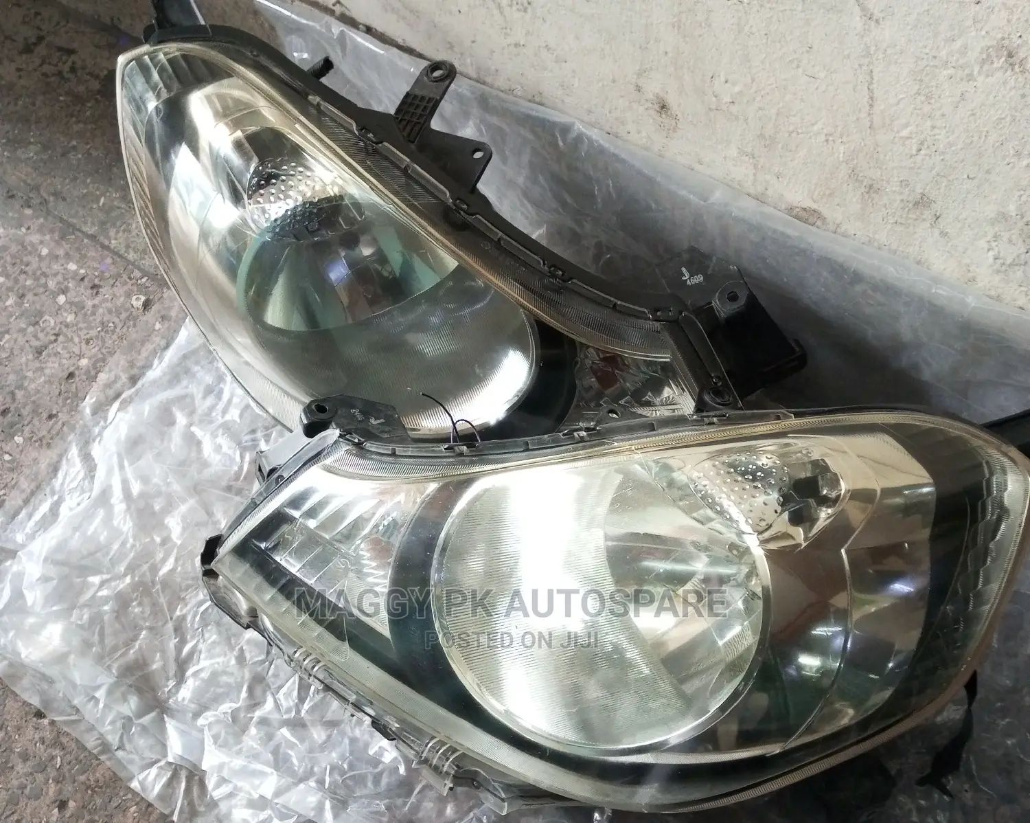 Nissan AD Headlight Non Xenon