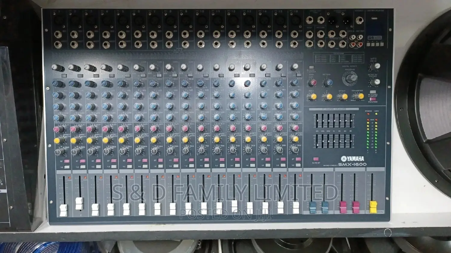 Yamaha SMX 1600 Plain Mixer 16 Channels