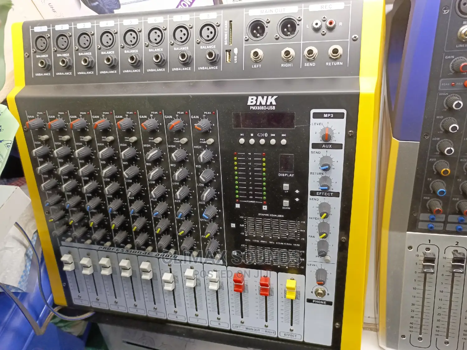 Powered Mixer 8 Channels BNKS