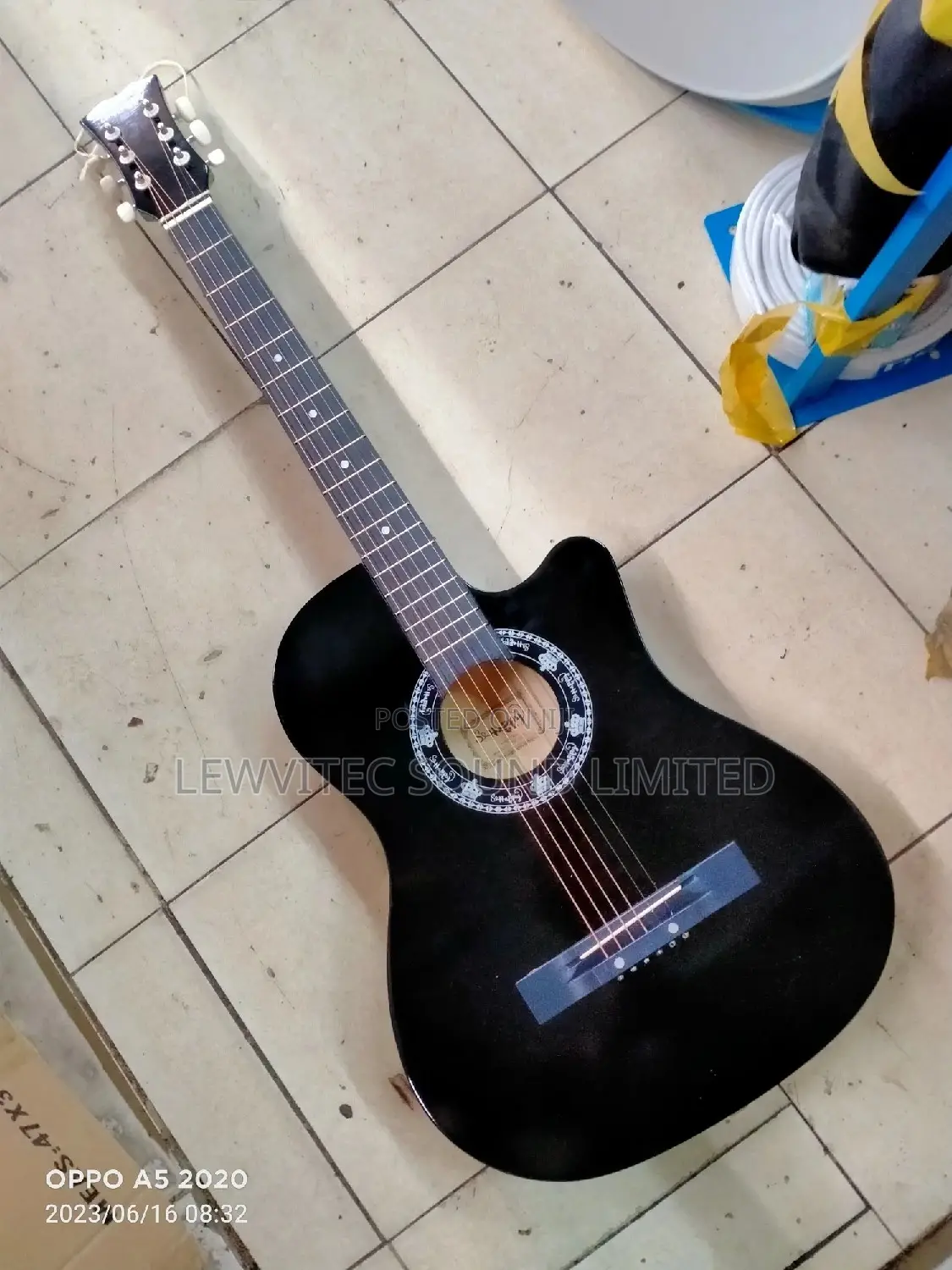 Acoustic Guitar Pure Black