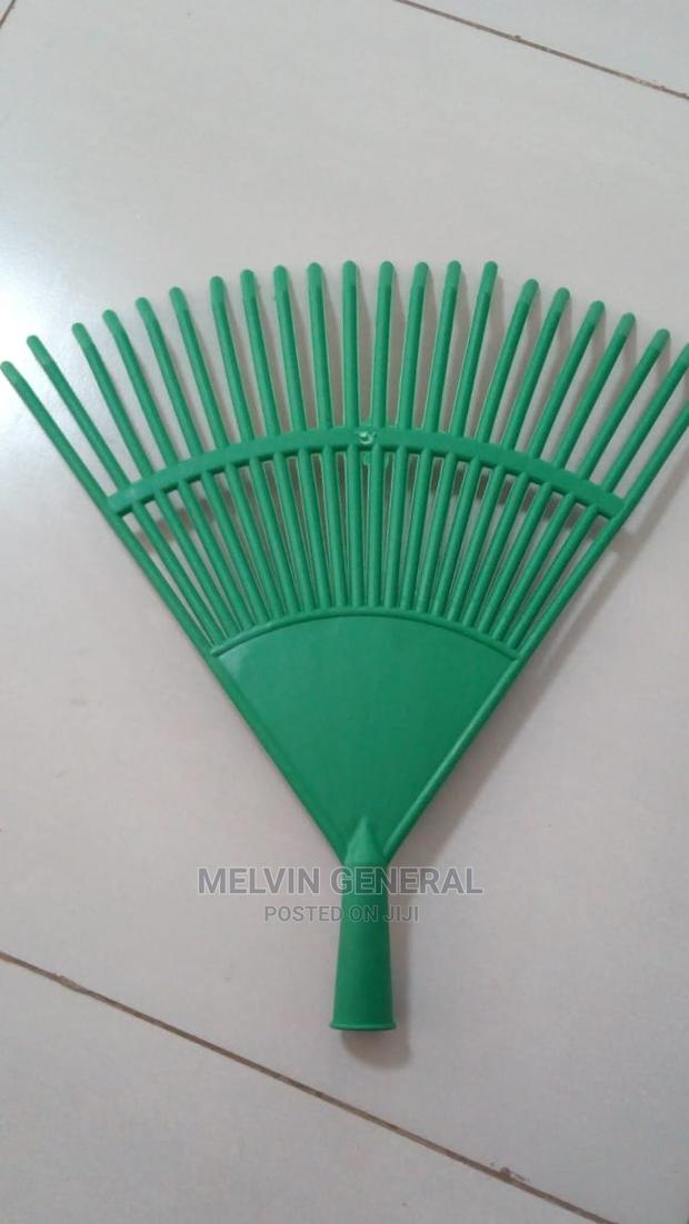 Big Plastic Leafrake - main view