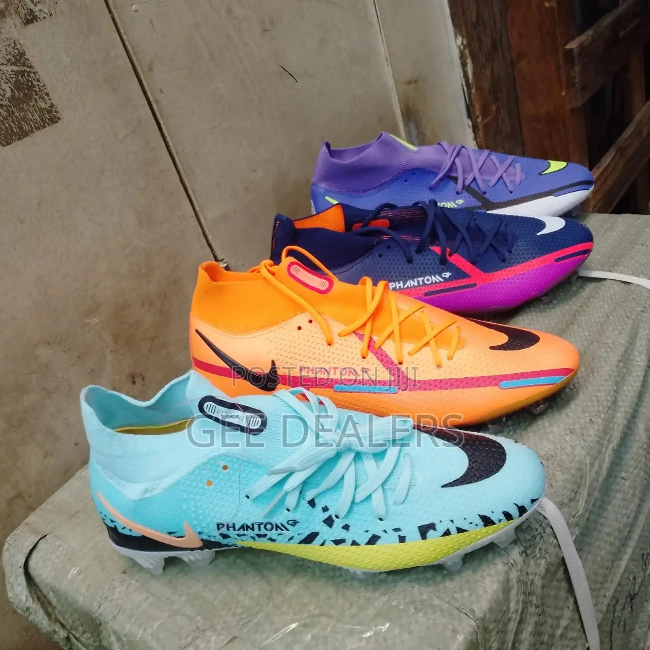 Original Nike Phantom Soccer/Football Boots