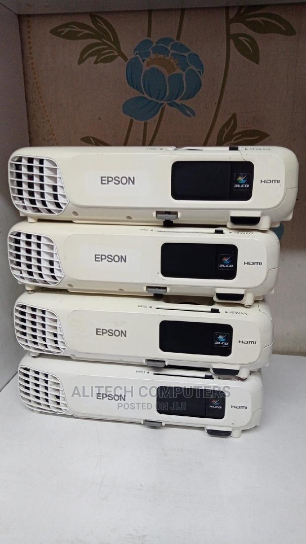 Epson Eb-S18 Projector - main view