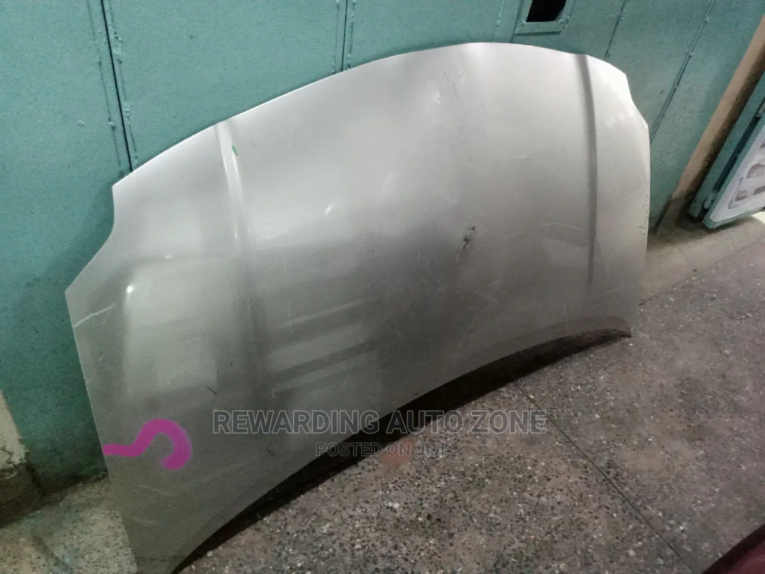 Auris 2010 Bonnet.