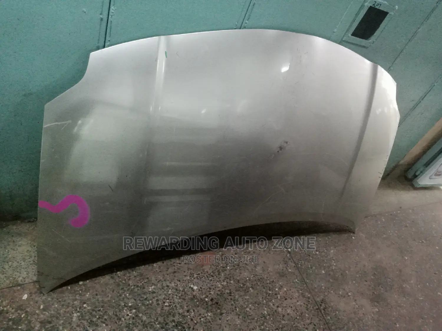 Auris 2010 Bonnet.