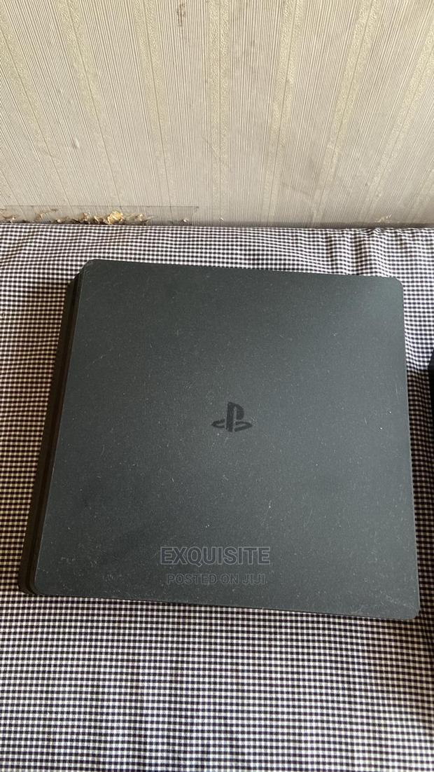 Playstation 4 Slim 500gb - thumbnail 3