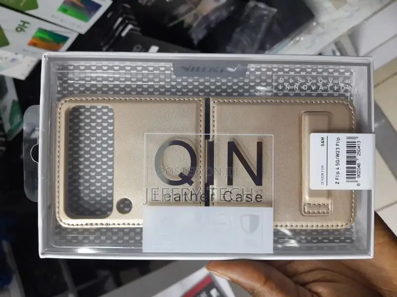 Nillkin Qin Vegan Leather Case Samsung GALAXY Z Flip 4 Gold