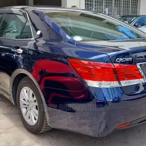 Toyota Crown 2016 Blue
