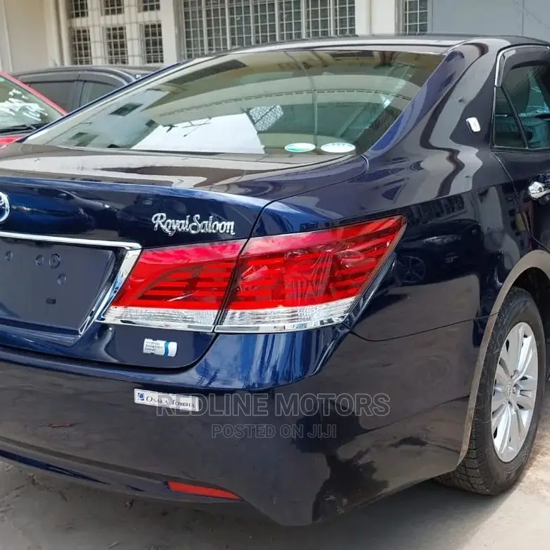 Toyota Crown 2016 Blue