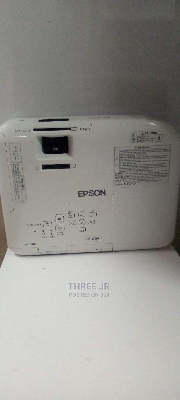 Ex-Uk Epson EB-W06 Projector With 3600lumens