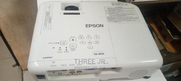 Ex-Uk Epson EB-W06 Projector With 3600lumens - thumbnail 2