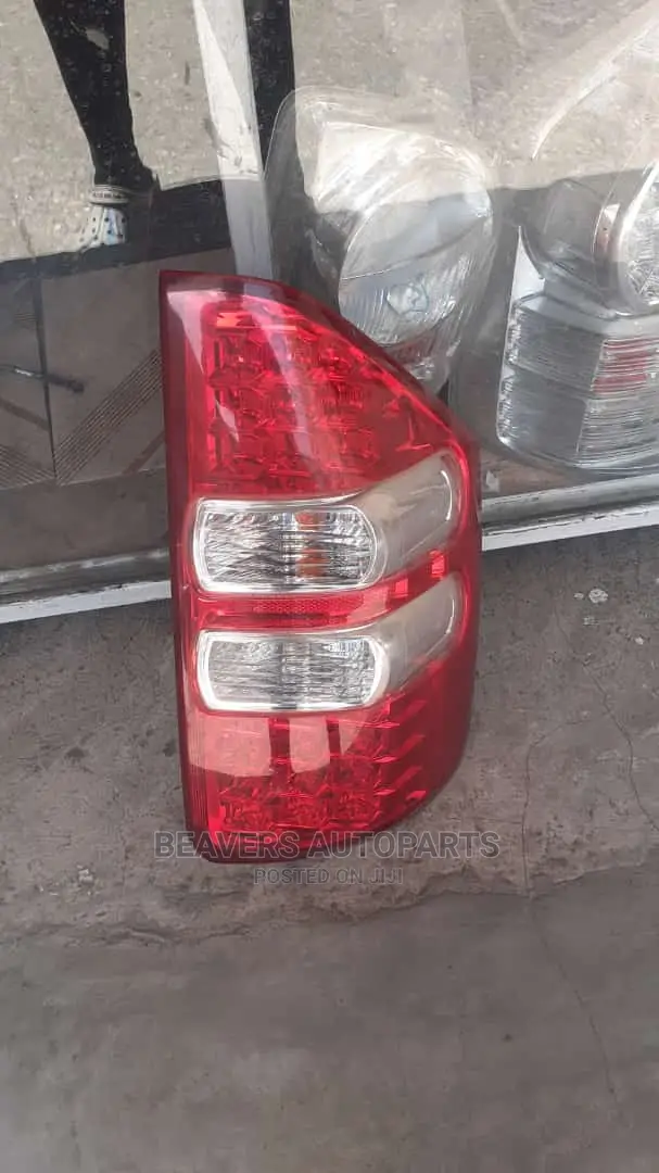 Noah 2010-2012 Taillight