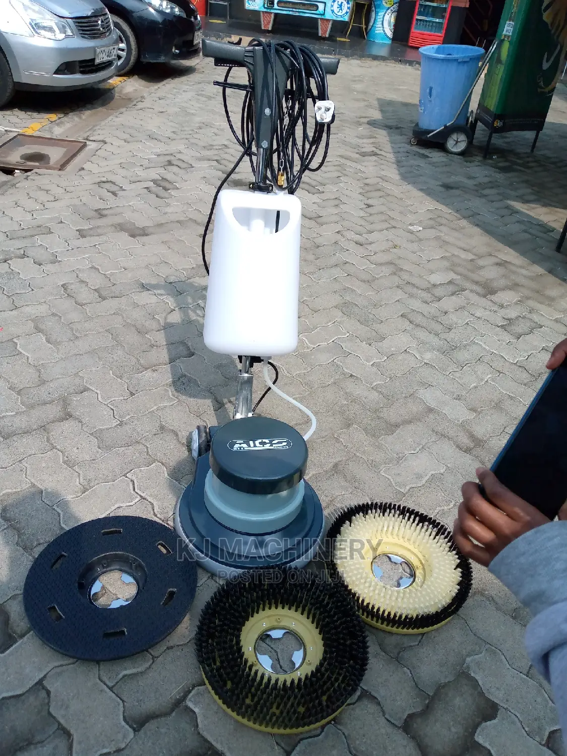Carpet Scrubber Machine. - Domestic