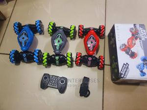 Kids Stunt Car With Gesture Control and Controller - thumbnail 2