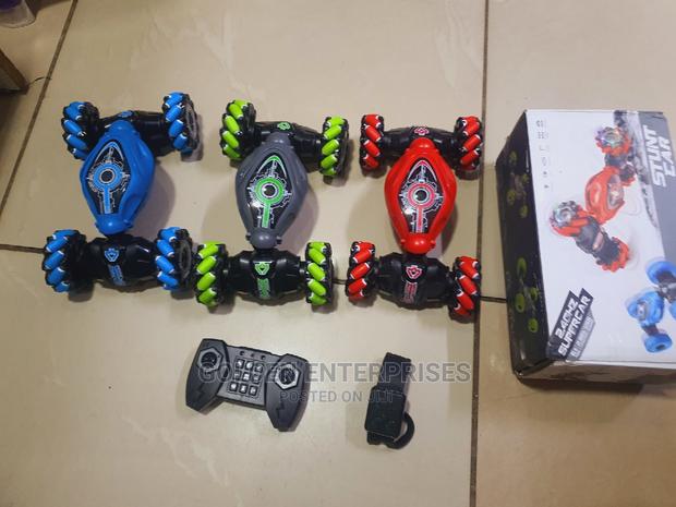 Kids Stunt Car With Gesture Control and Controller - main view