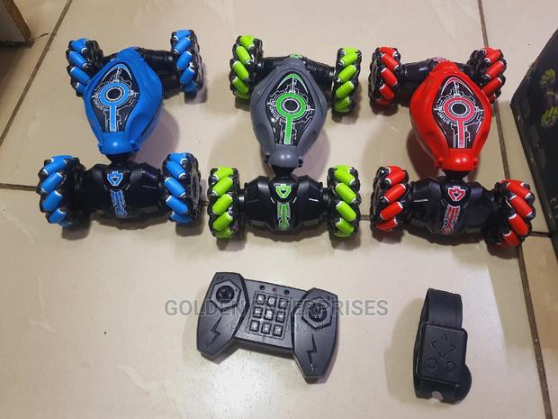 Kids Stunt Car With Gesture Control and Controller - main view