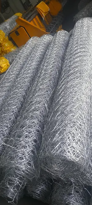 TRIPPLE TWISTED CHAIN LINK;14gauge,7feet by 18mtrs