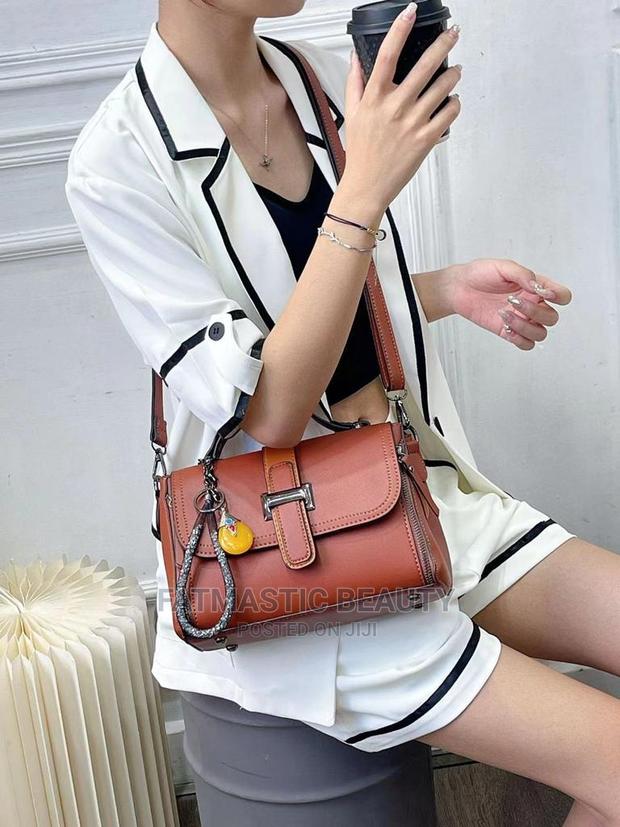 Pretty Slingbag - thumbnail 2