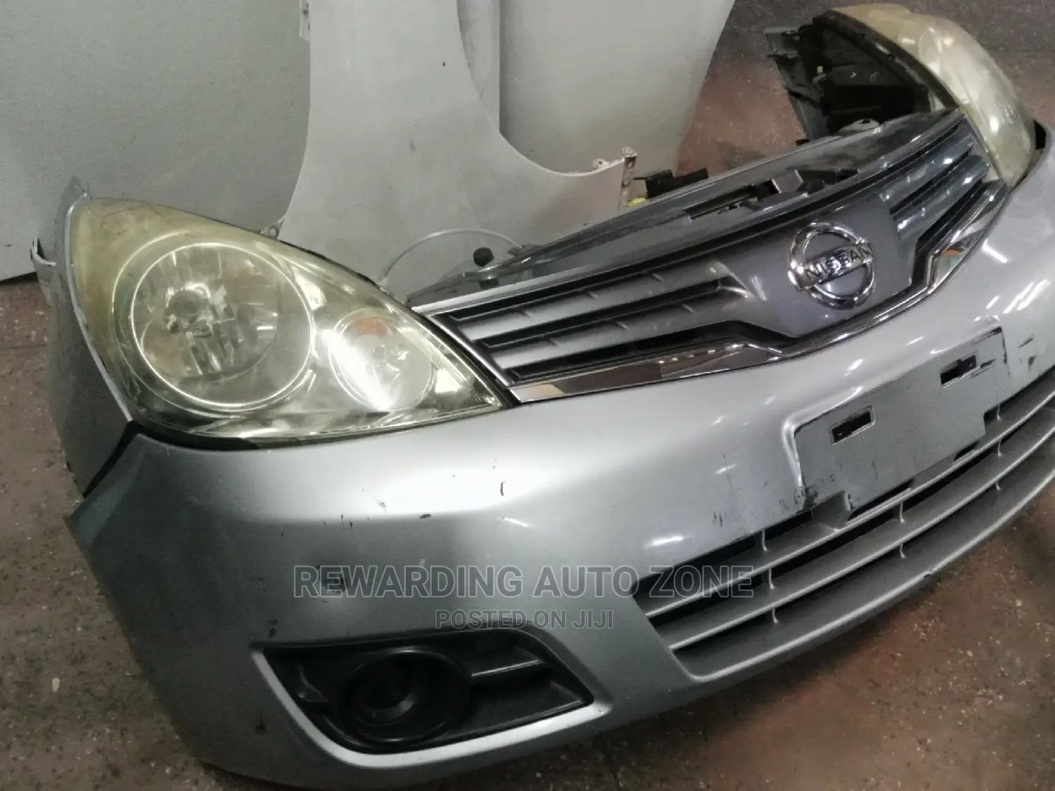 Nissan Note 2009 Nosecut.