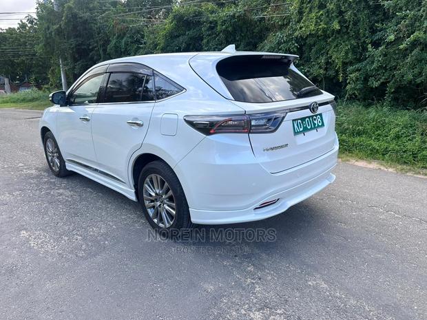 Toyota Harrier 2017 White - thumbnail 2