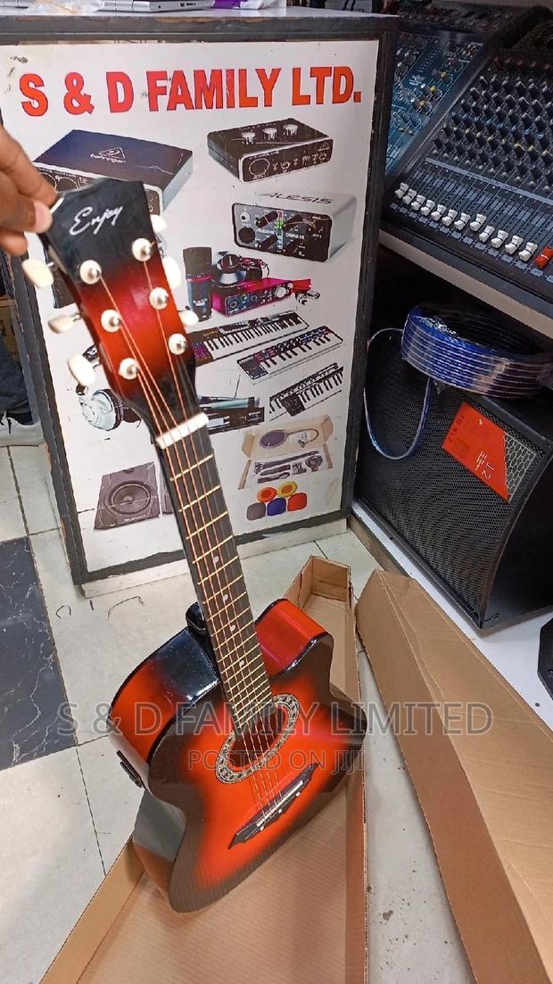 Size 38 Semi Accoustic Guitar - thumbnail 6