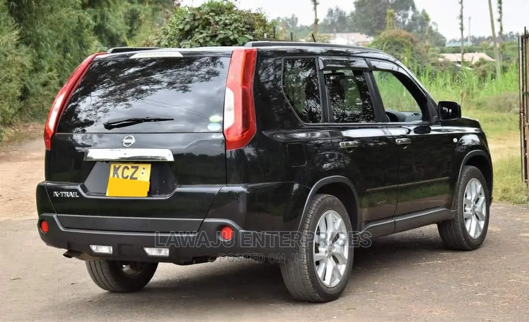 Chauffeured Car - Nissan Xtrail for Hire (4*4)