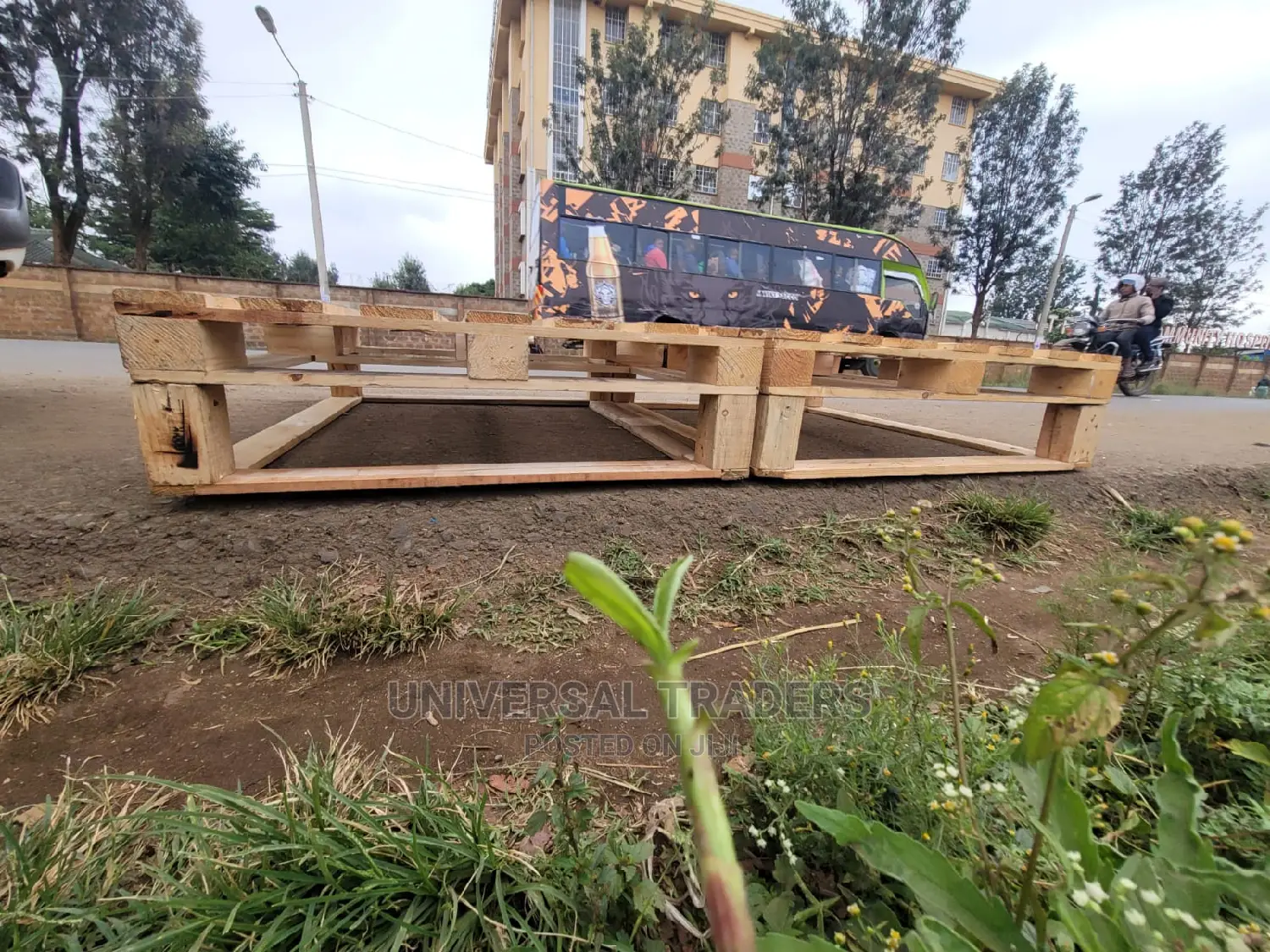 DIY Detachable/Attachable Wooden Pallet Bed - 4*6 Ft