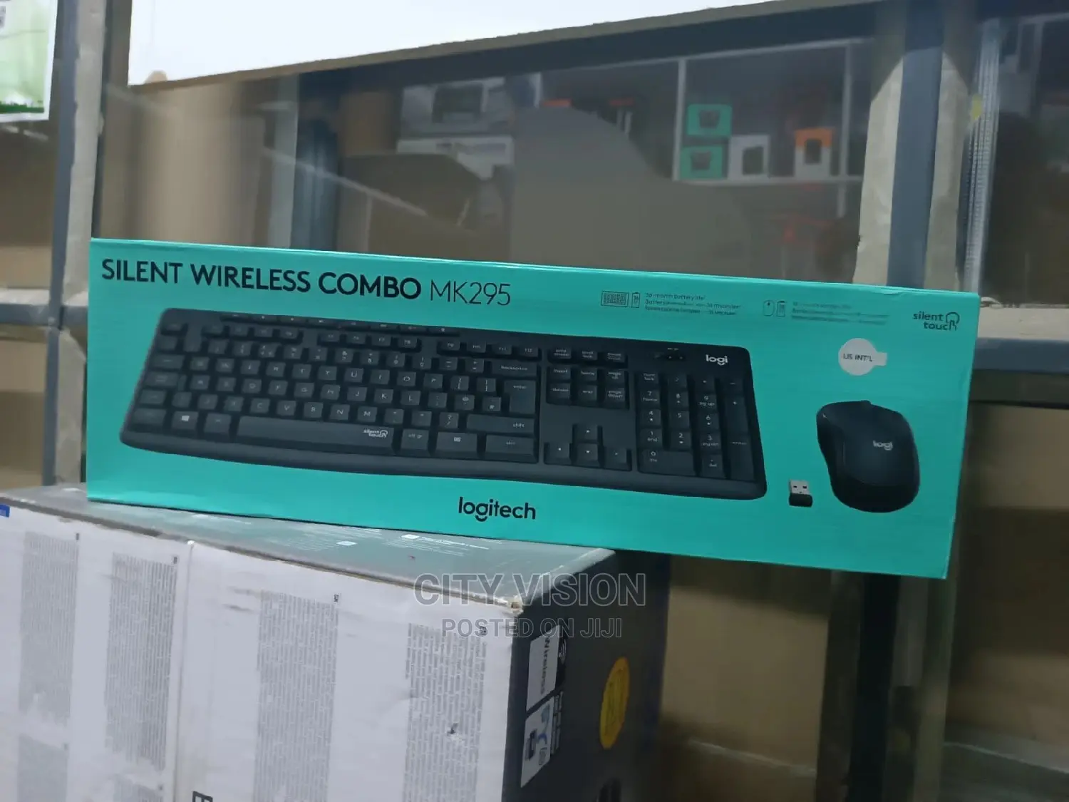 Logitech Combo Mk295 Wireless Keyboard Mouse Mk295