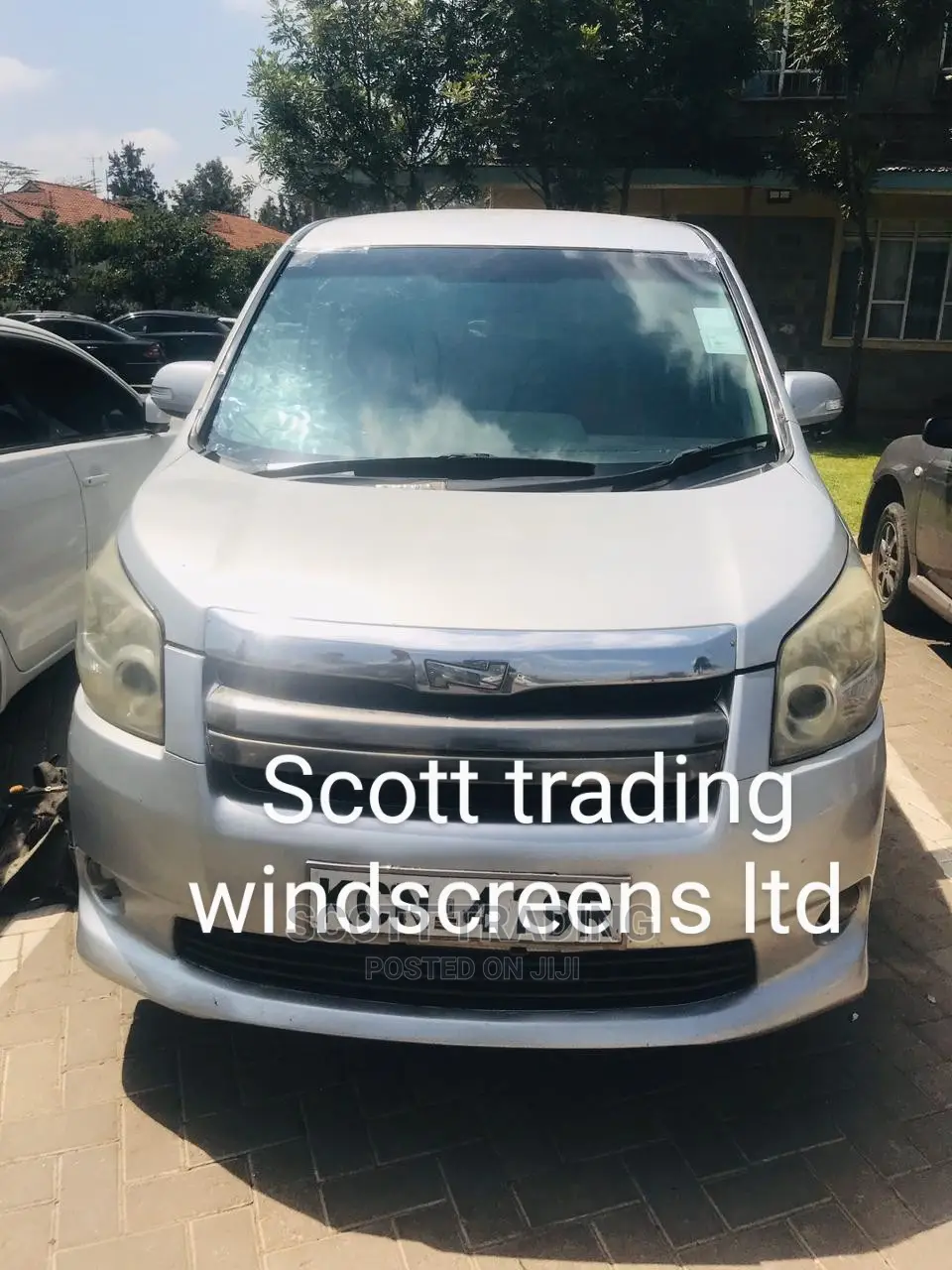 Toyota Voxy Windscreen