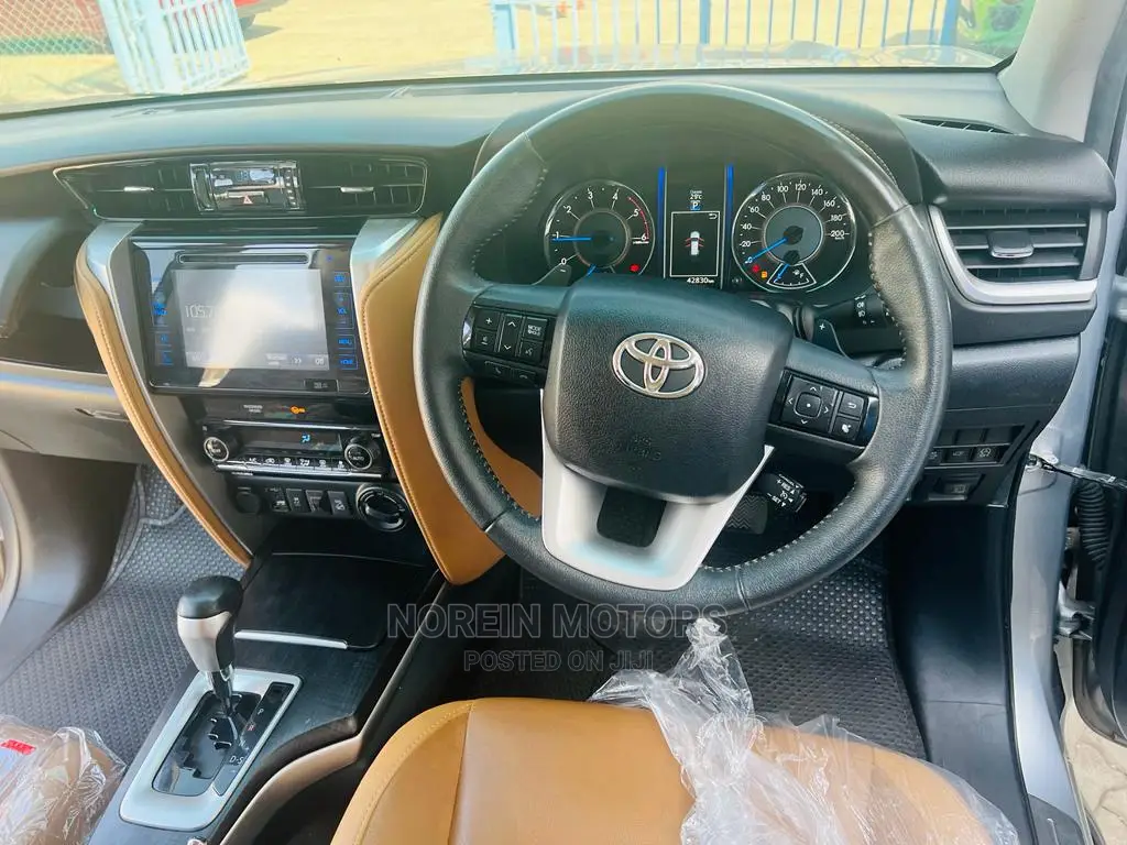 Toyota Fortuner 2017 Silver