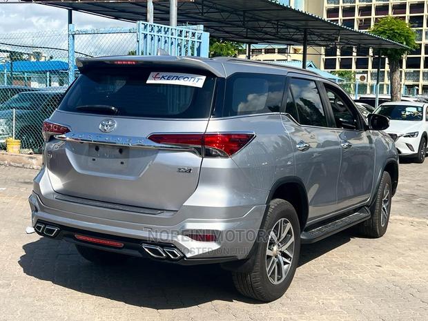 Toyota Fortuner 2017 Silver