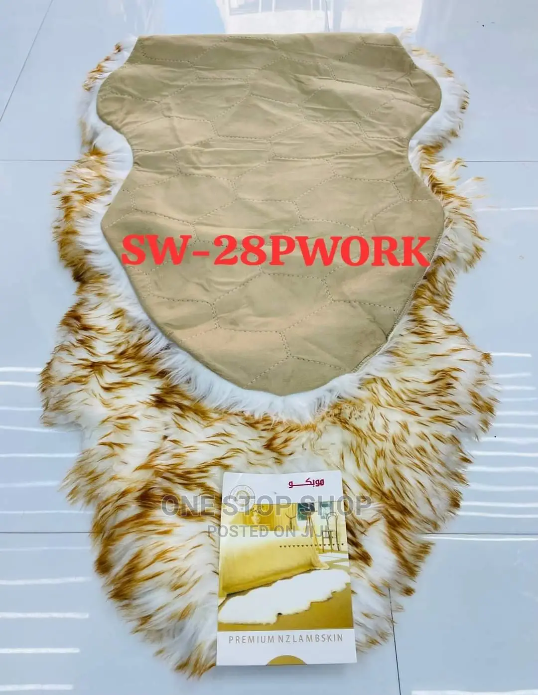 Baije_white Dashboard Cover With Fur Material