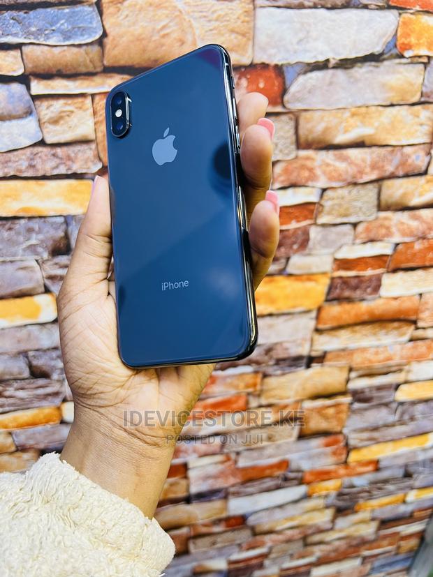 Apple iPhone X 256 GB Black - main view