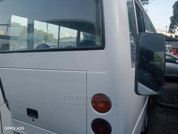 Mitsubishi Fuso Rosa 2005 White - main view