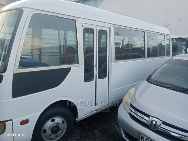 Mitsubishi Fuso Rosa 2005 White - thumbnail 5