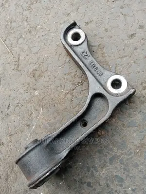 Front Differential Mount Prado J95.