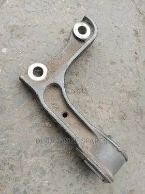 Front Differential Mount Prado J95.