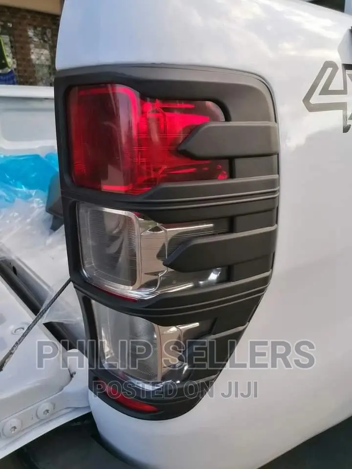 Headlight and Backlight Covers * Ford